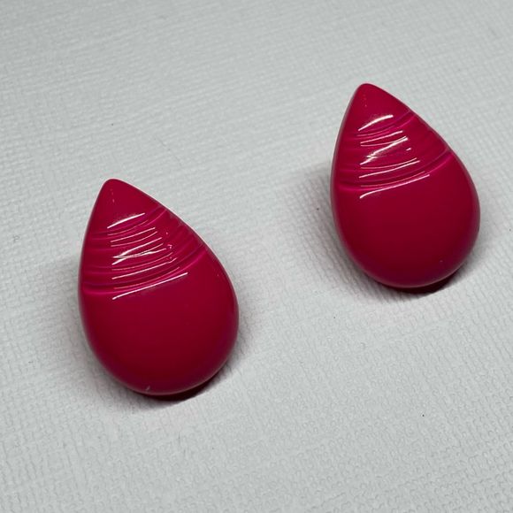 💥3 for $25💥 Vintage Red Teardrop Shaped Clip On Earrings